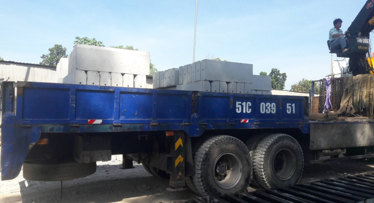 Vận chuyển bó vỉa bê tông đúc sẵn mới nhất tại Long An
