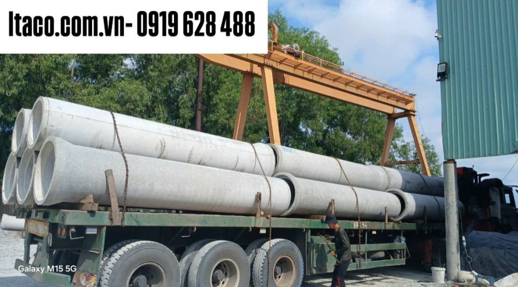 Vận chuyển cống bằng xe cẩu chuyên dụng 30 tấn